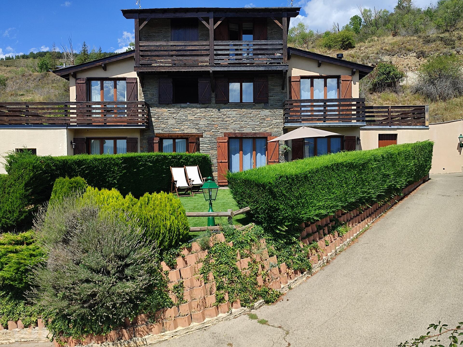 House - Estavar - 4 bedrooms - 8 persons