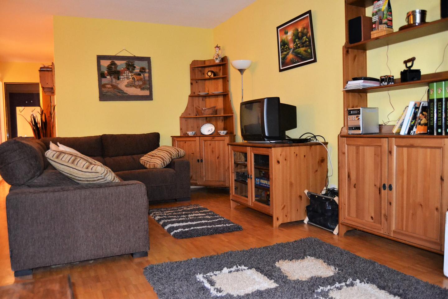 Apartment -
                        Enveitg -
                        2 bedrooms -
                        5 persons