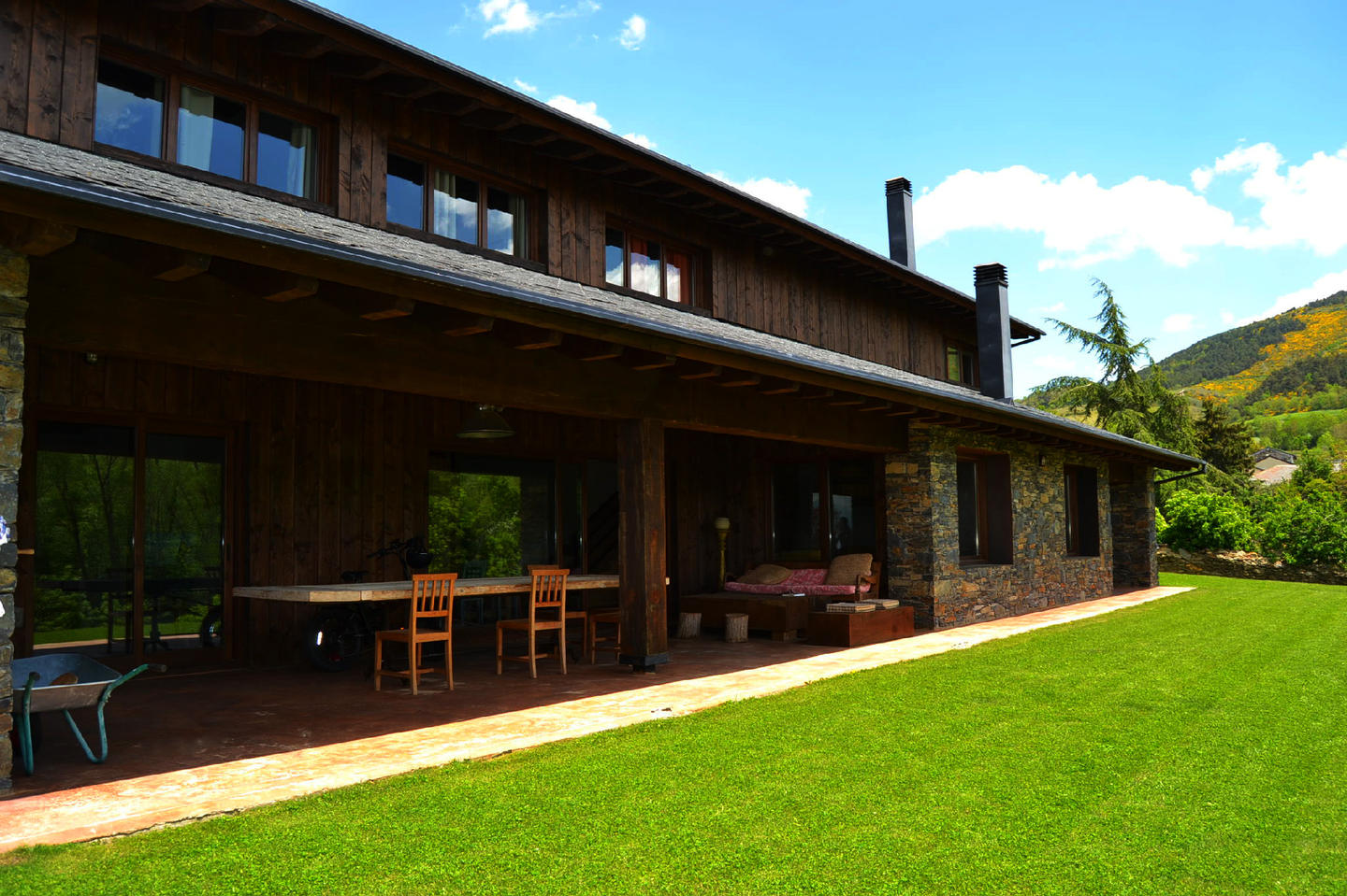 Countryhouse -
                                            Nahuja -
                                            5 bedrooms -
                                            12 persons